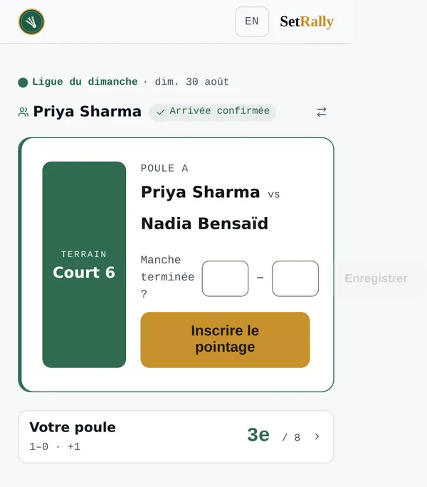 Le joueur voit son terrain et son adversaire.